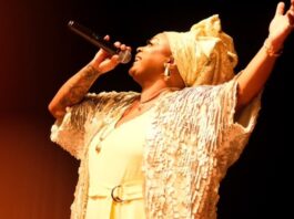 Paula Sanffer leva força criativa e memória afetiva ao palco da 16ª Feira Baiana da Agricultura Familiar